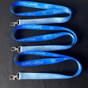 Lanyard được làm từ chất liệu vải Polyester có bề mặt mịn và bóng